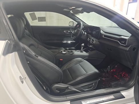 Used 2025 Ford Mustang GT Premium w/ GT Performance Package RWD image 8