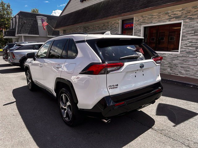 Used 2021 Toyota RAV4 SE w/ Weather & Moonroof Package AWD/4WD image 5