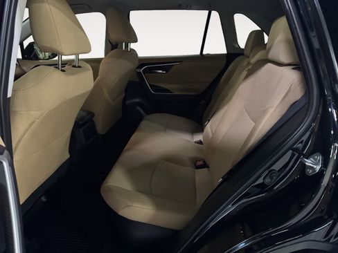 Used 2020 Toyota RAV4 XLE image 17