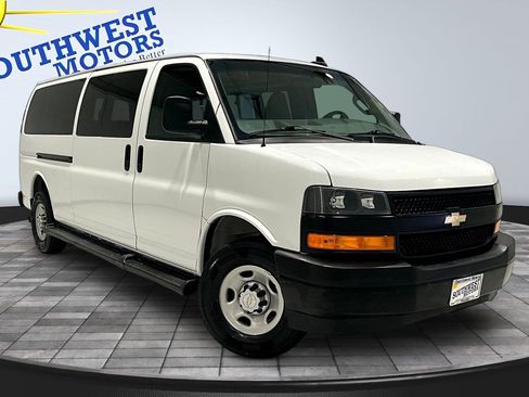 Used 2023 Chevrolet Express 3500 LS RWD image 3