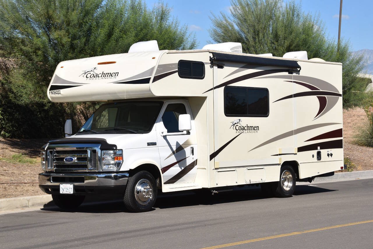Used 2016 Ford E-350 and Econoline 350 Super Duty w/ Motorhome Prep Package RWD image 3