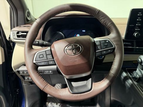 Certified 2023 Toyota Sienna Platinum image 26