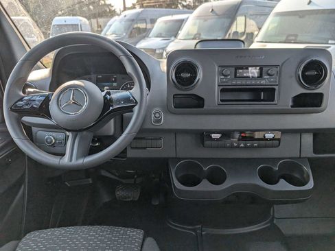 New 2025 Mercedes-Benz Sprinter 2500 image 18