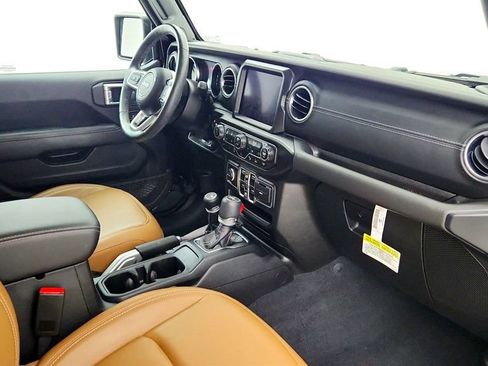Used 2022 Jeep Wrangler Unlimited Sahara w/ Cold Weather Group AWD/4WD image 25