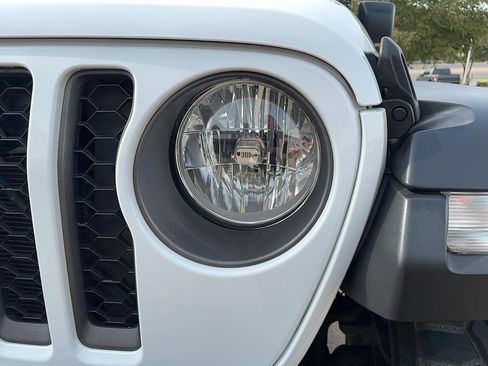 Used 2022 Jeep Gladiator Mojave w/ Trailer Tow Package image 16