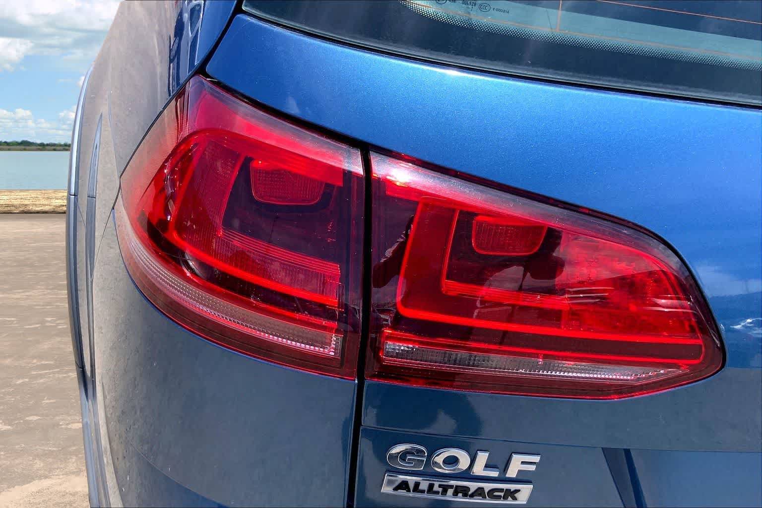Used 2017 Volkswagen Golf Alltrack SE AWD/4WD image 32