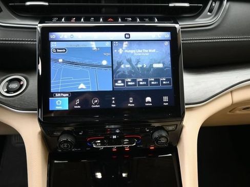 Used 2021 Jeep Grand Cherokee L Limited RWD image 3