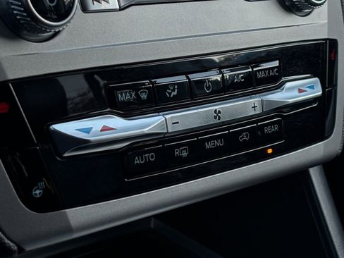 Used 2022 Ford Explorer XLT w/ Equipment Group 202A image 26