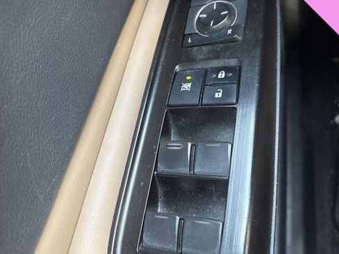 Used 2019 Lexus ES 350 w/ Premium Package image 12