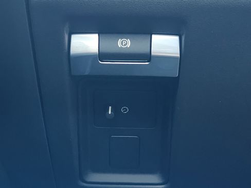 New 2026 Land Rover Defender 110 X-Dynamic SE image 21