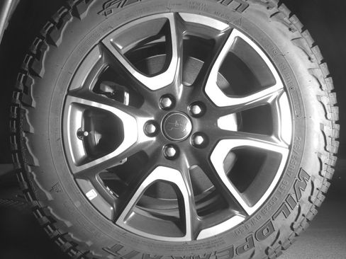 Used 2025 Jeep Compass Trailhawk image 12