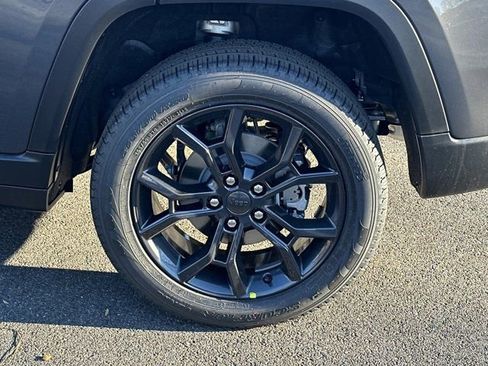 New 2025 Jeep Grand Cherokee Limited image 18