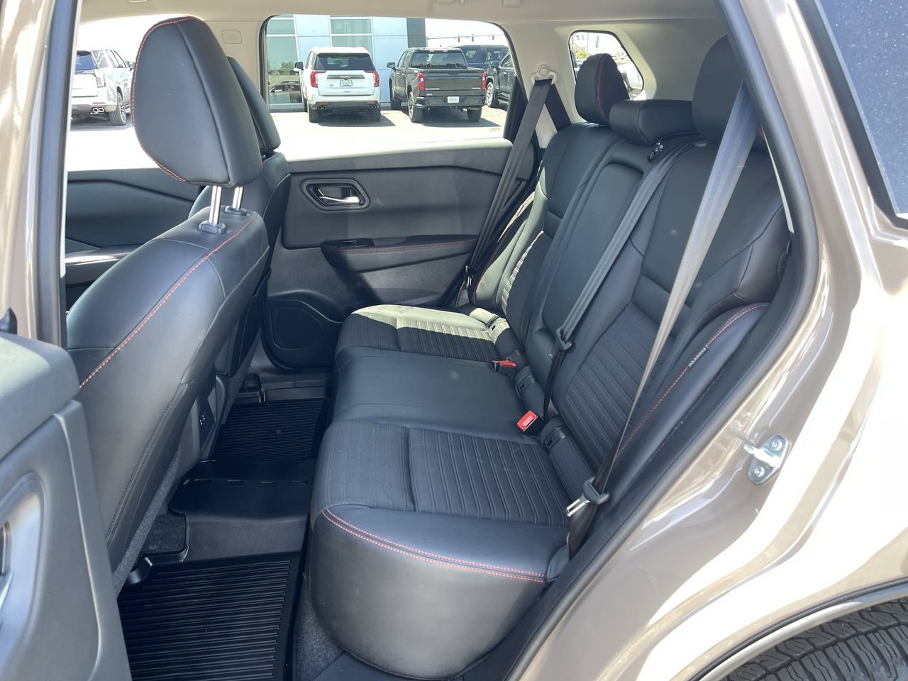 Used 2025 Nissan Rogue SV AWD/4WD image 23