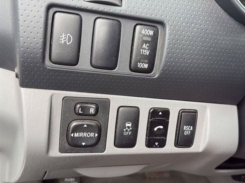 Used 2011 Toyota Tacoma 4x4 Access Cab V6 w/ TRD Sport Pkg image 9