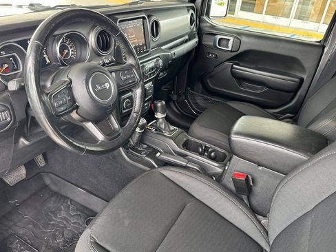 Used 2021 Jeep Gladiator Willys image 9