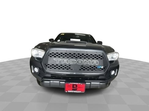 Used 2020 Toyota Tacoma TRD Sport image 3