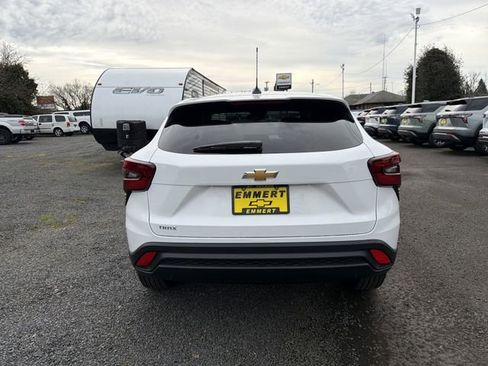 New 2026 Chevrolet Trax LS image 4