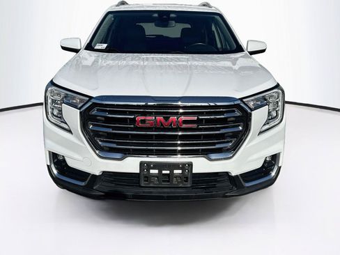 Used 2024 GMC Terrain SLT AWD/4WD image 8