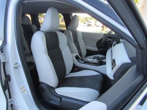 Used 2025 Mitsubishi Outlander SE image 22