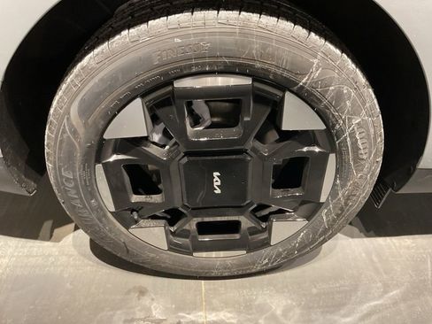 New 2026 Kia Carnival EX FWD image 21