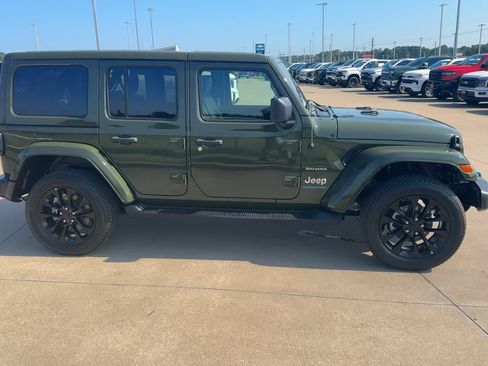 Used 2023 Jeep Wrangler Unlimited Sahara AWD/4WD image 2
