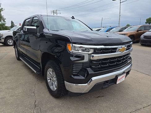 Used 2024 Chevrolet Silverado 1500 LT w/ Leather Package AWD/4WD image 16