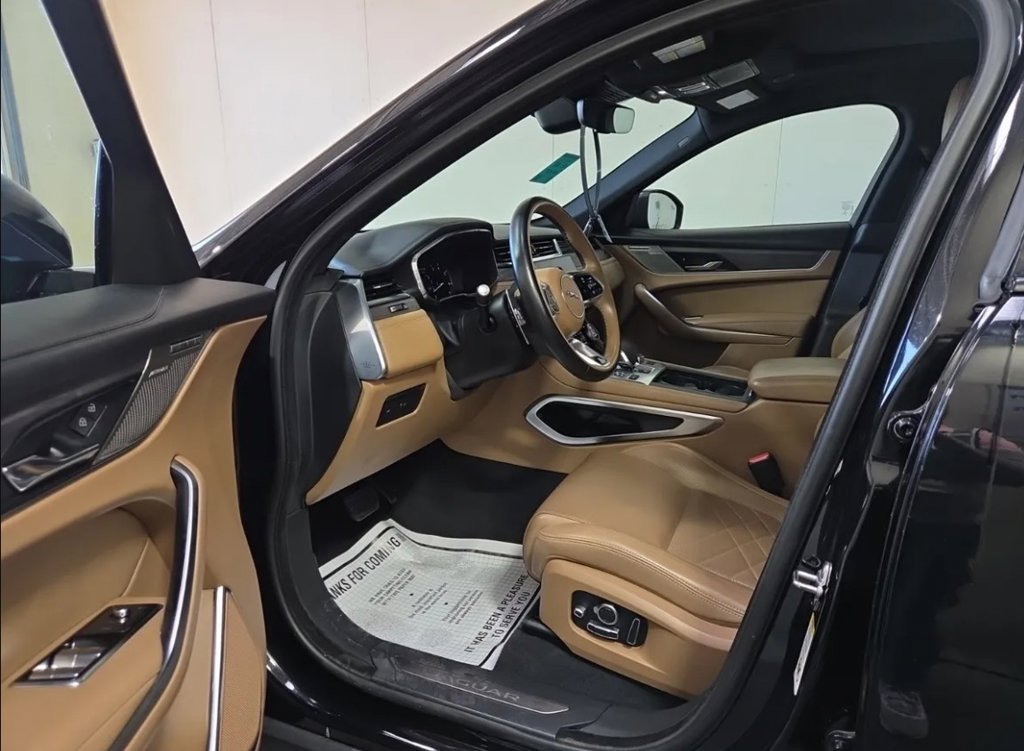 Used 2023 Jaguar F-PACE S AWD/4WD image 5
