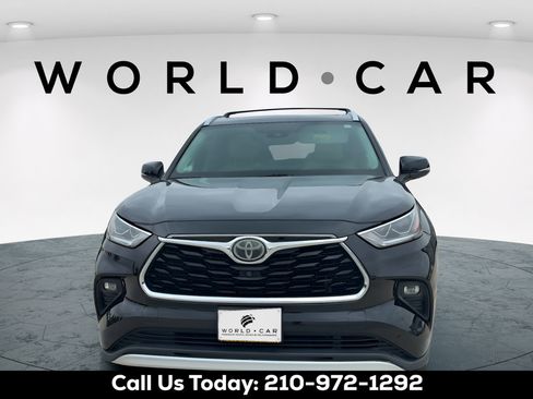 Used 2021 Toyota Highlander Platinum FWD image 15