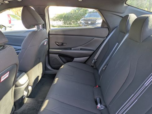 Used 2025 Hyundai Elantra Sport image 13