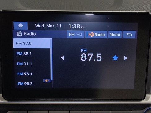 Used 2025 Hyundai Venue SEL image 25