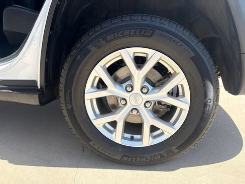 Used 2023 Jeep Grand Cherokee Limited AWD/4WD image 10