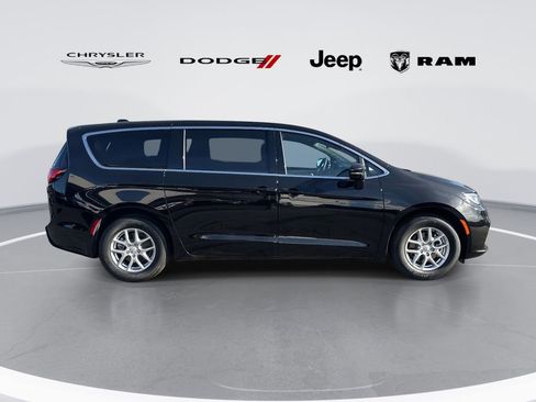 New 2026 Chrysler Pacifica Select image 2