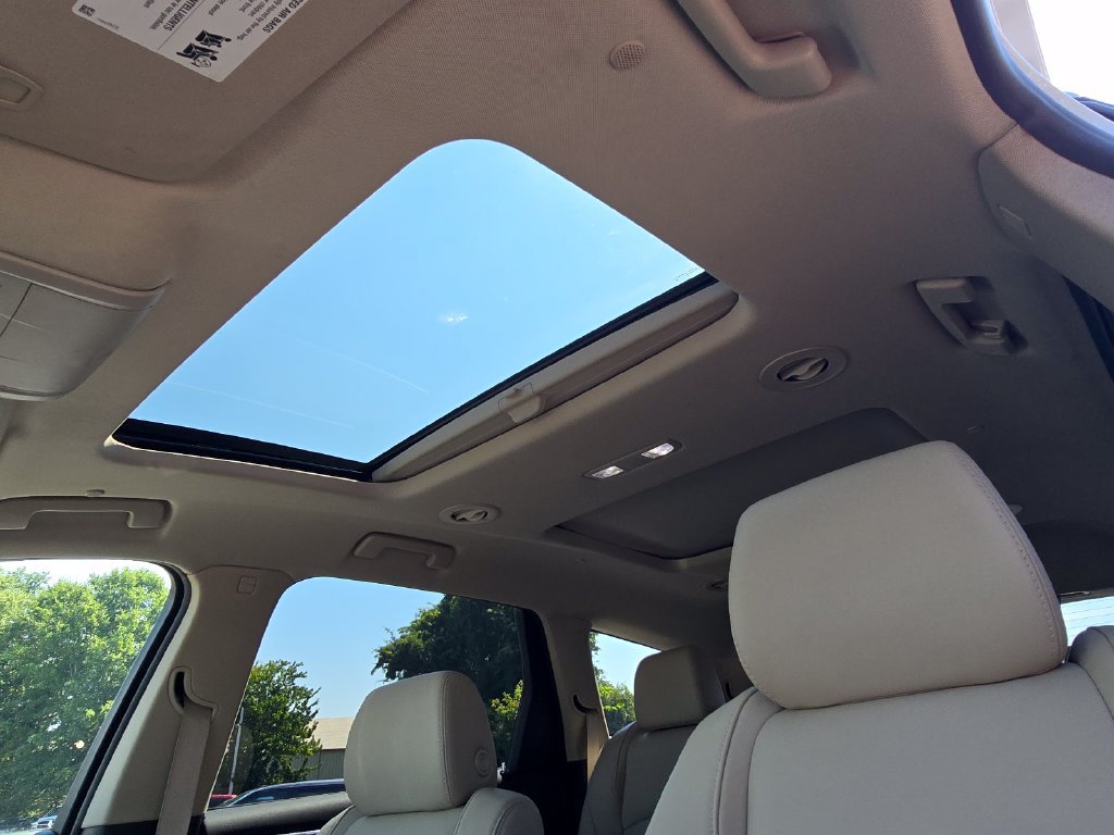 Used 2019 Buick Enclave Premium w/ Experience Buick Package AWD/4WD image 18