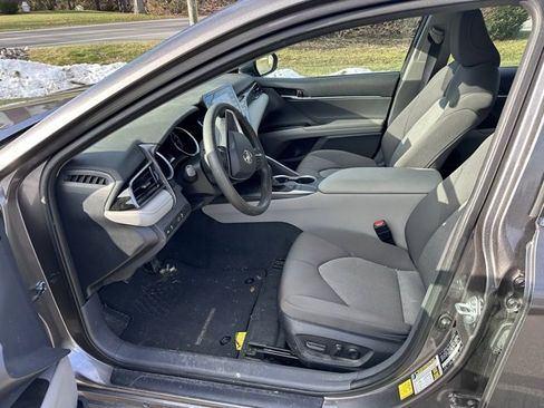 Used 2022 Toyota Camry LE image 11
