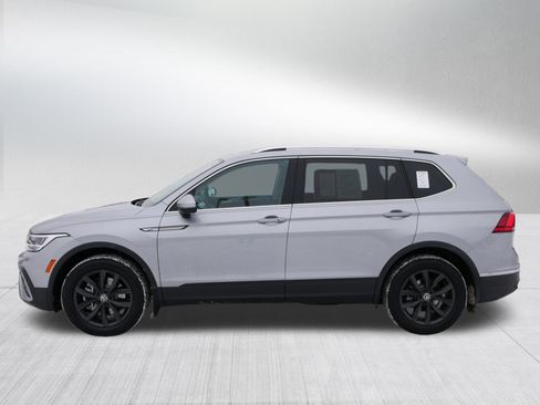 Certified 2024 Volkswagen Tiguan SE image 4