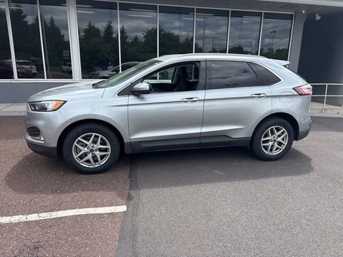 Certified 2022 Ford Edge SEL w/ Convenience Package AWD/4WD image 4