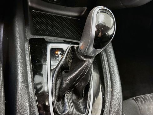 Used 2017 Nissan Rogue S AWD/4WD image 24
