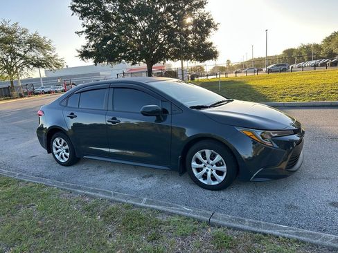 Used 2025 Toyota Corolla LE FWD image 7