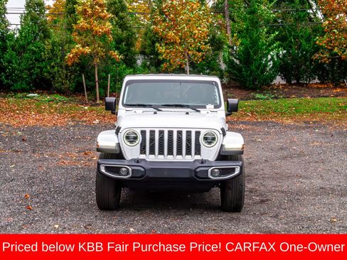 Used 2020 Jeep Gladiator Overland image 2