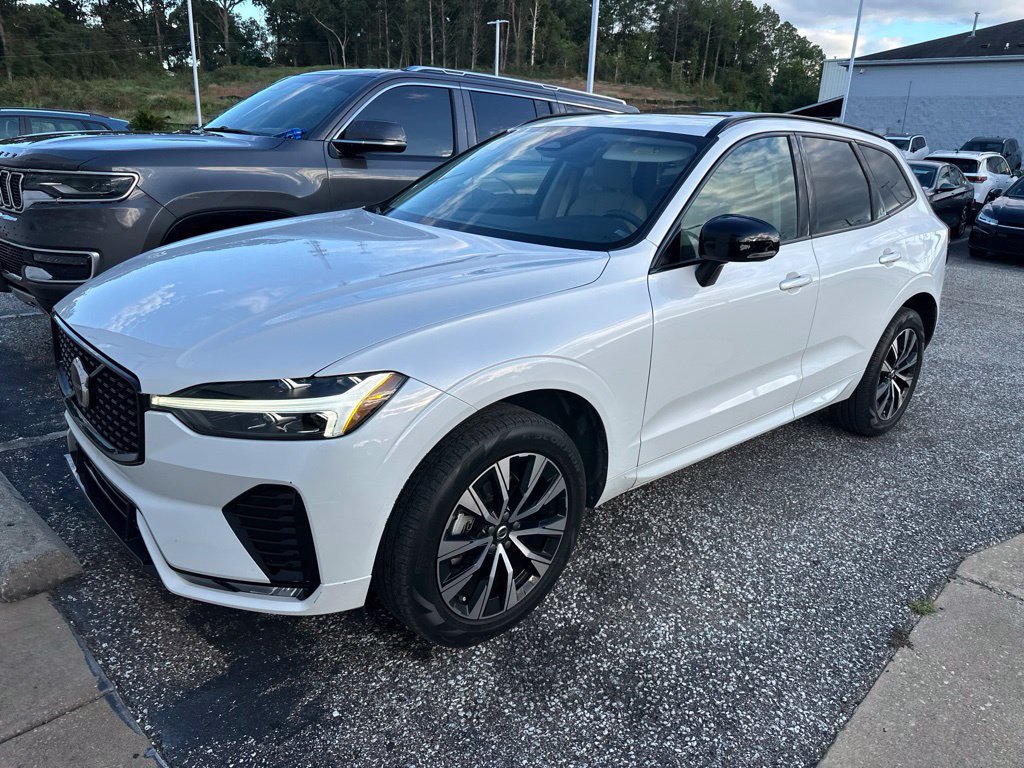 Used 2024 Volvo XC60 B5 Core AWD/4WD image 1