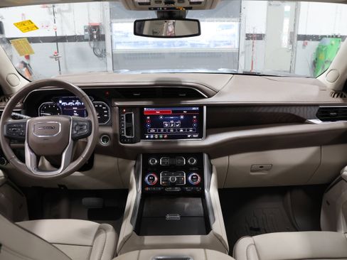 Used 2021 GMC Yukon XL Denali image 18