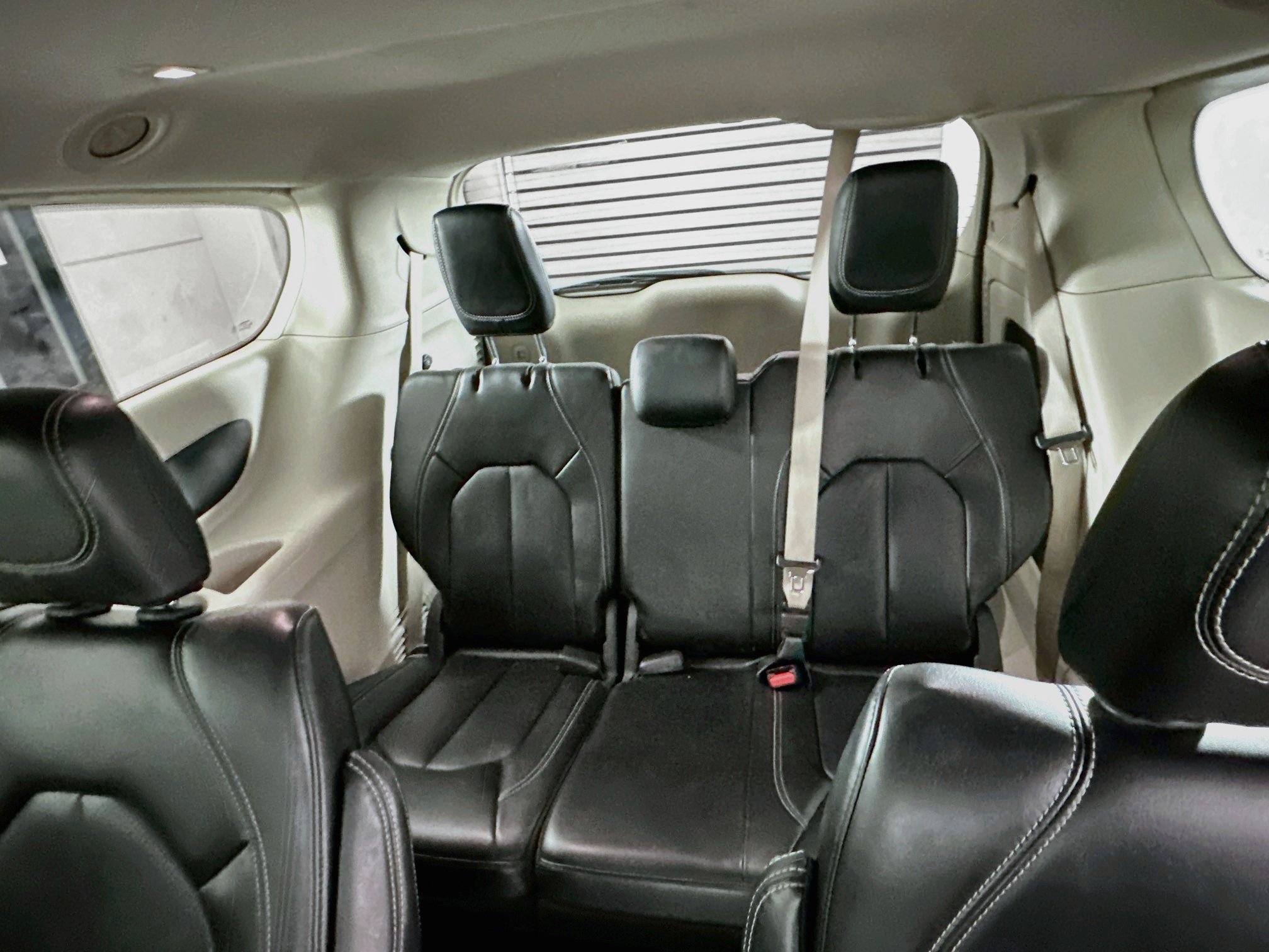 Used 2023 Chrysler Pacifica Touring-L FWD image 27