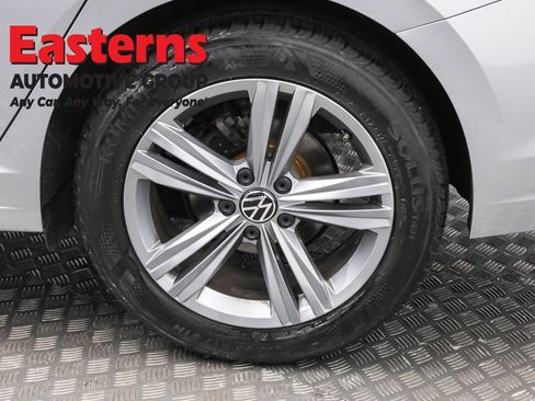 Used 2024 Volkswagen Jetta SE image 32