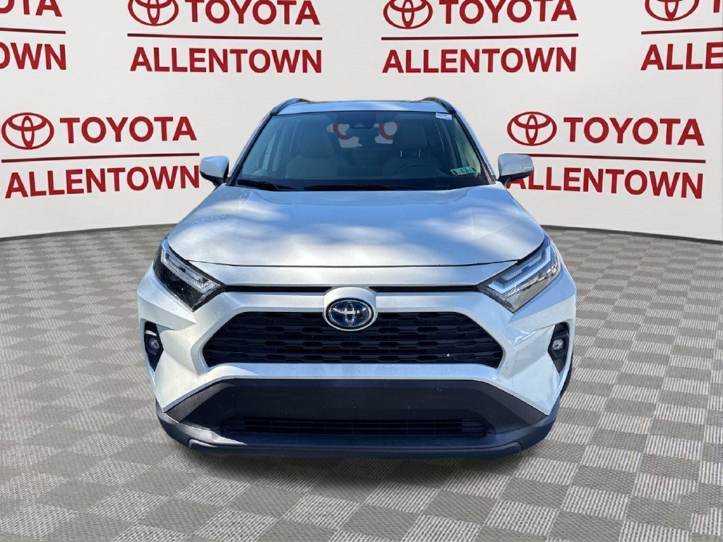 Used 2022 Toyota RAV4 XLE Premium AWD/4WD image 17
