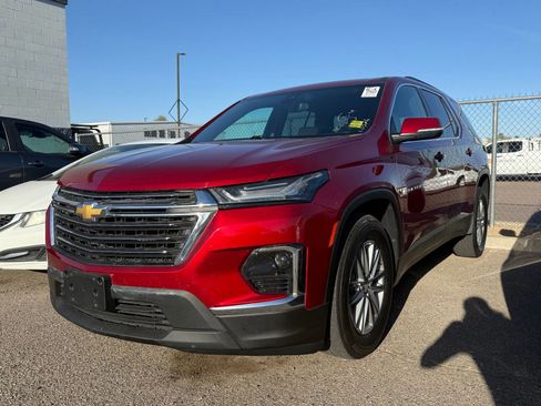 Used 2023 Chevrolet Traverse LT FWD image 1