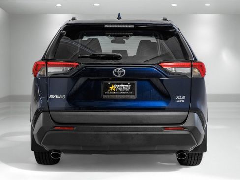Used 2021 Toyota RAV4 XLE Premium image 10