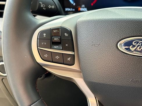 Used 2025 Ford Explorer Active image 19