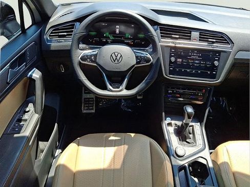 Used 2023 Volkswagen Tiguan SE R-Line AWD/4WD image 9