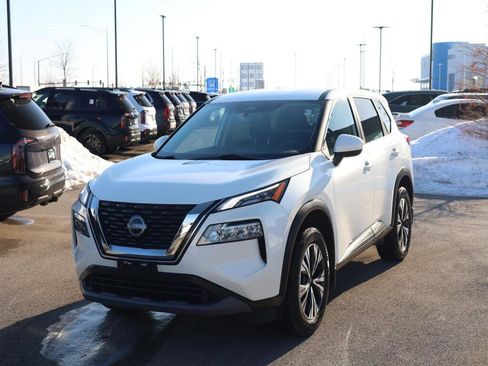 Used 2023 Nissan Rogue SV image 3