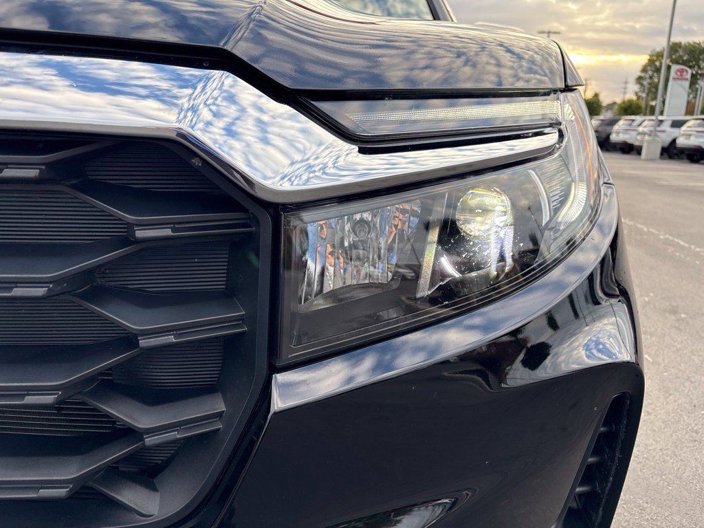 Used 2025 Honda Passport EX-L image 9